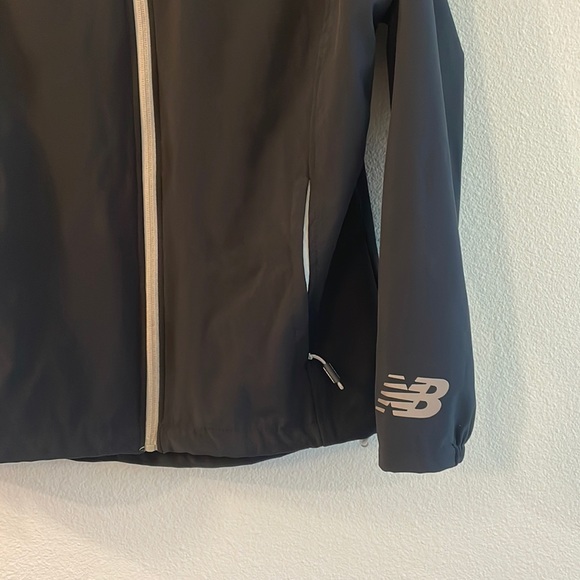 NEW BALANCE Wind Breaker Rain Black Full Zip Up Cord Drawstring Jacket Hoodie M - Picture 4 of 10